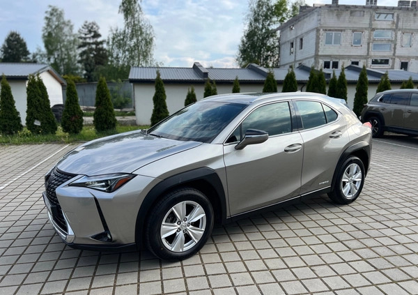 Lexus UX cena 103999 przebieg: 89000, rok produkcji 2021 z Rzeszów małe 562